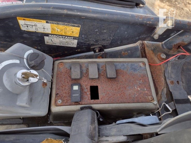 2013-deere-35d-image-10