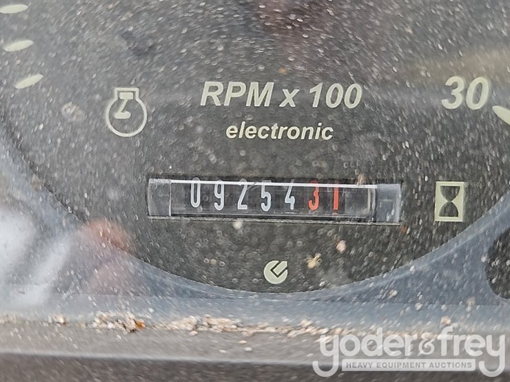 new-holland-lb110-image-32