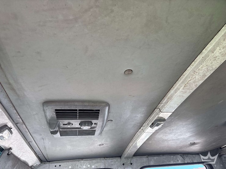 2006-isuzu-npr-image-23