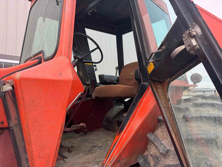 1973-allis-chalmers-7050-tractor-image-29