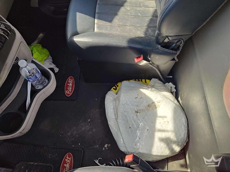 2023-peterbilt-567-t/a-wet-kit-day-cab-truck-tractor-image-26