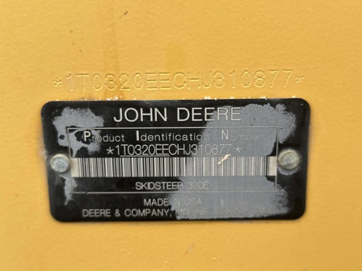 2017-deere-320e-image-52