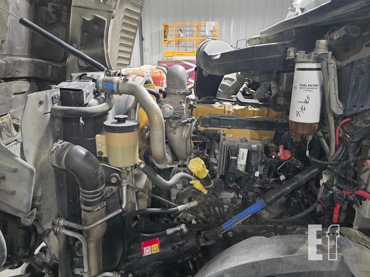 2013-caterpillar-ct660s-image-21