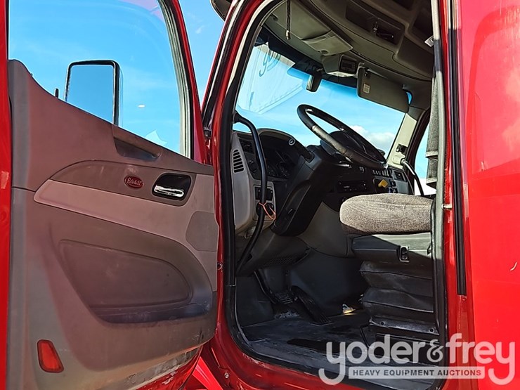 2018-peterbilt-579-image-27