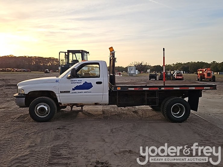 2002-dodge-3500-image-2