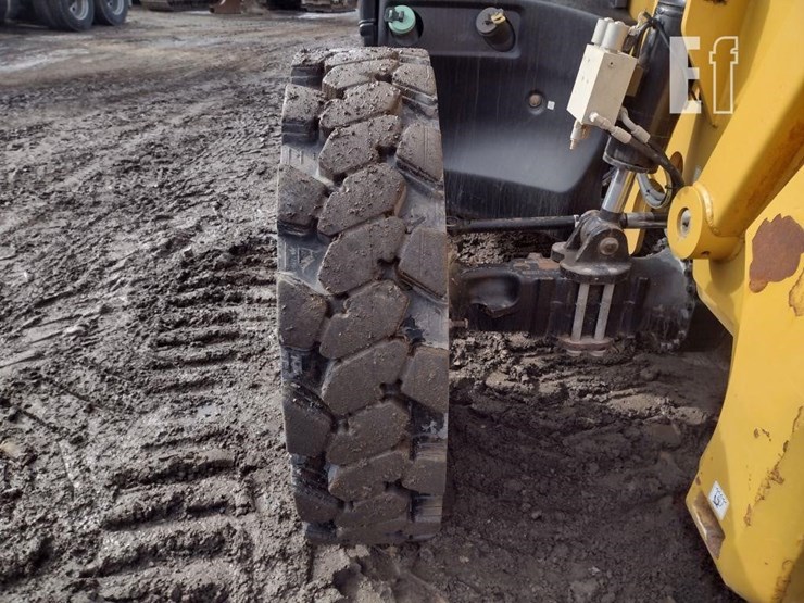 2019-caterpillar-tl1055d-image-24