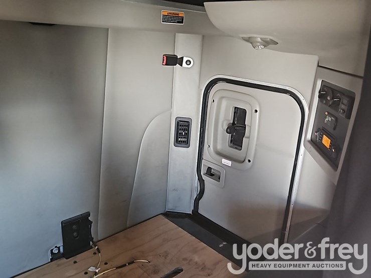 2018-peterbilt-579-image-33