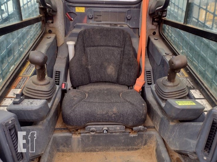 2021-deere-331g-image-11