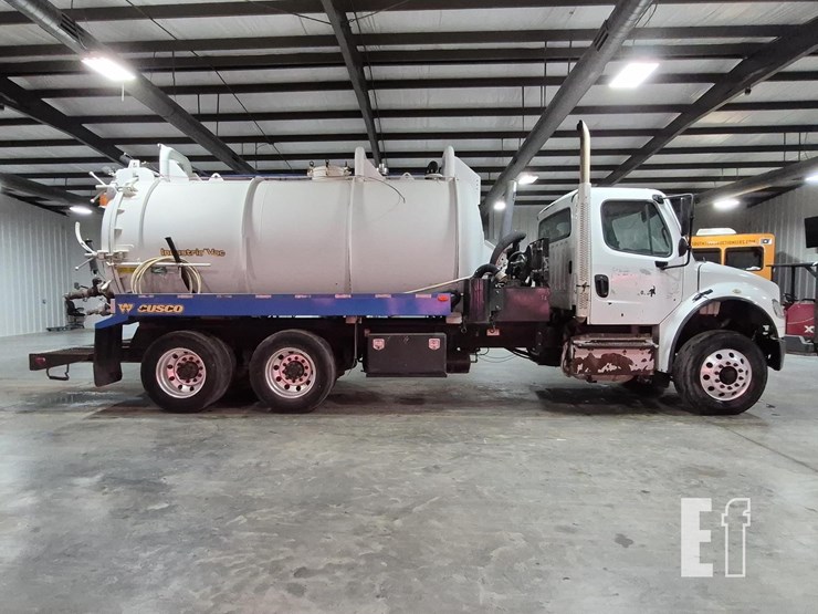 2014-freightliner-business-class-m2-106-image-6