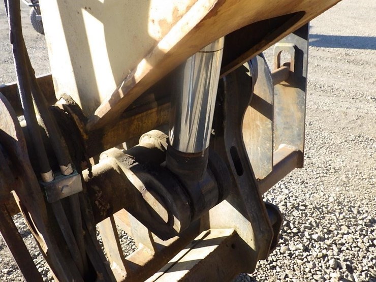 caterpillar-th560b-image-13