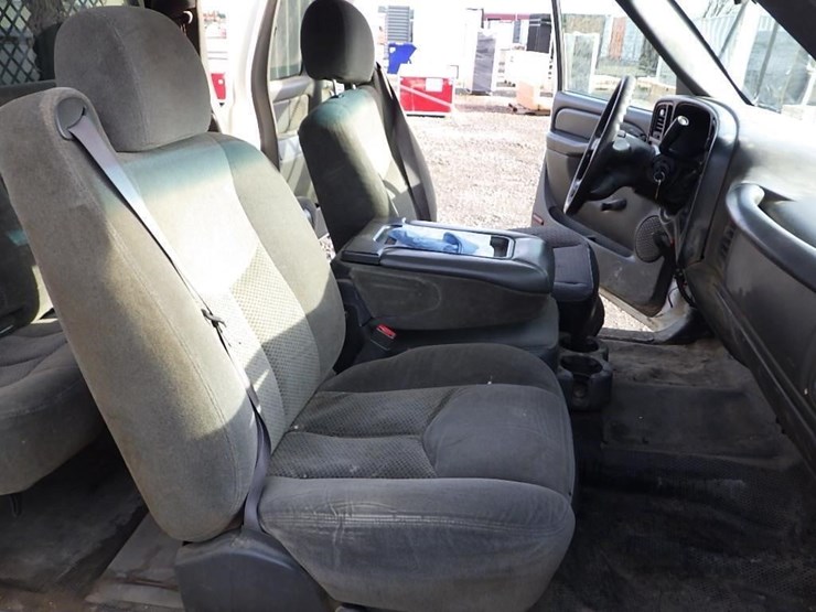 2005-chevrolet-3500-image-17