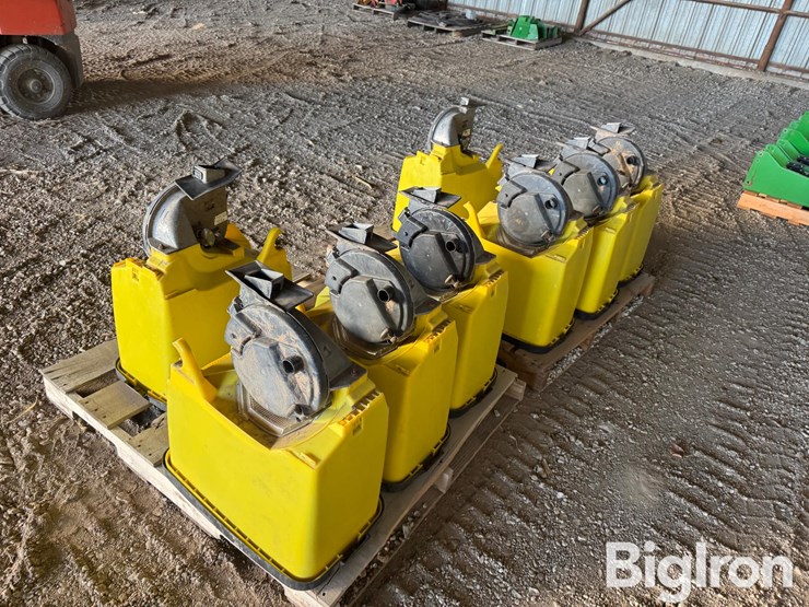 john-deere-max-emerge-planter-boxes-w/precision-planting-seed-units-image-3