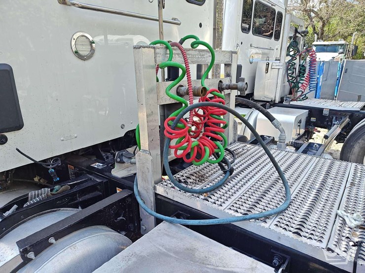 2023-peterbilt-567-t/a-wet-kit-day-cab-truck-tractor-image-14