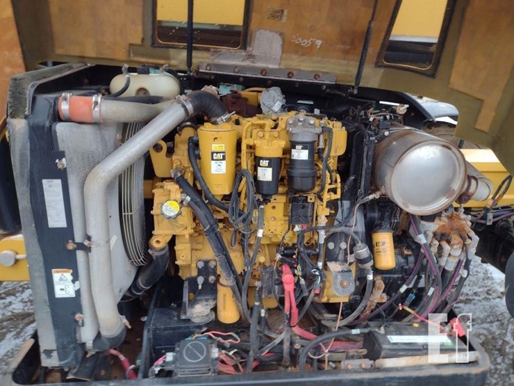 2015-caterpillar-tl1055c-image-26