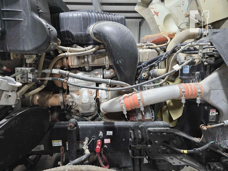 2020-freightliner-122sd-image-19