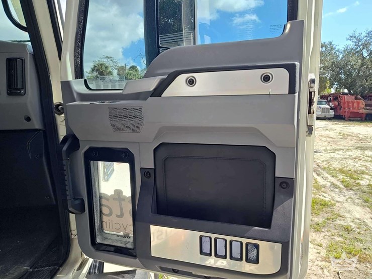 2022-mack-anthem-t/a-wet-kit-day-cab-truck-tractor-image-19