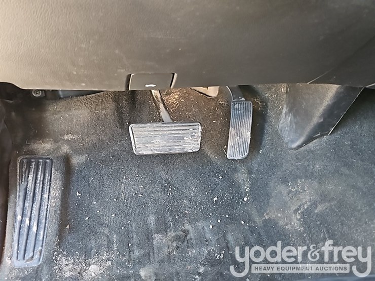 2015-chevrolet-silverado-1500-image-30