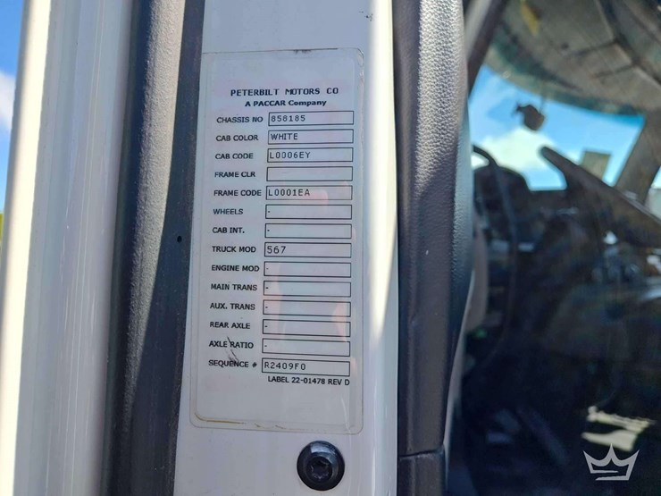 2023-peterbilt-567-image-8