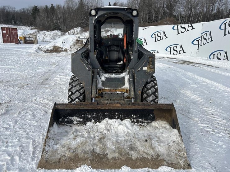 2017-deere-320e-image-8