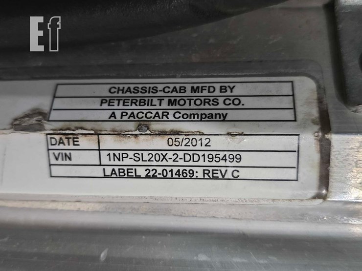 2013-peterbilt-365-image-34