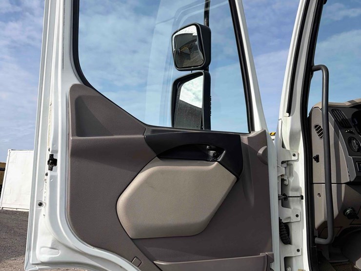 2017-kenworth-k270-image-15