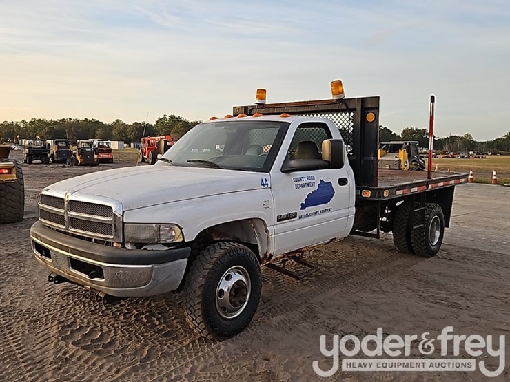 2002-dodge-3500-image-1