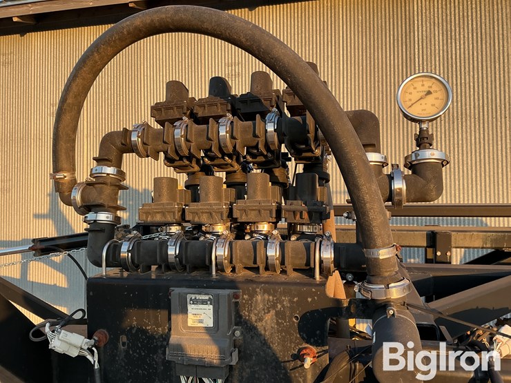 schaben-81’-folding-sprayer-boom-image-16