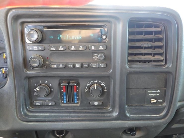 2004-chevrolet-2500-image-22