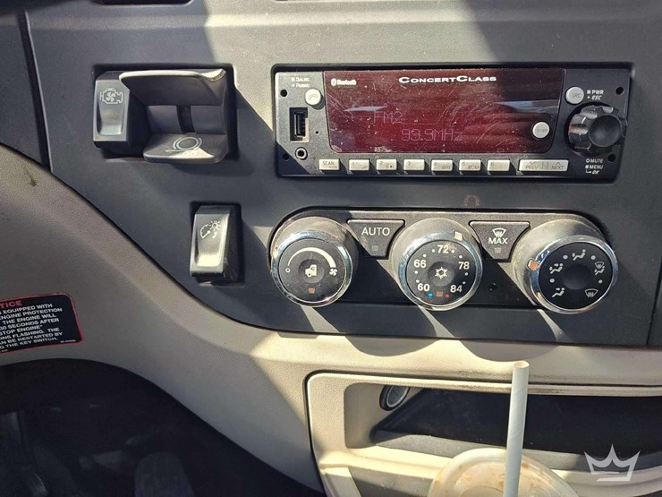 2022-peterbilt-567-t/a-wet-kit-day-cab-truck-tractor-image-26