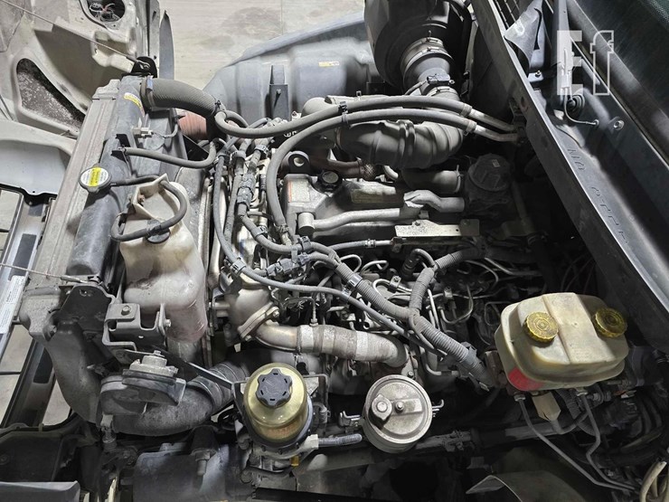 2015-hino-268-image-25