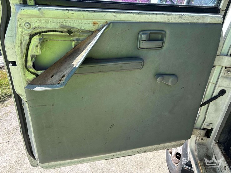 2006-isuzu-npr-image-16