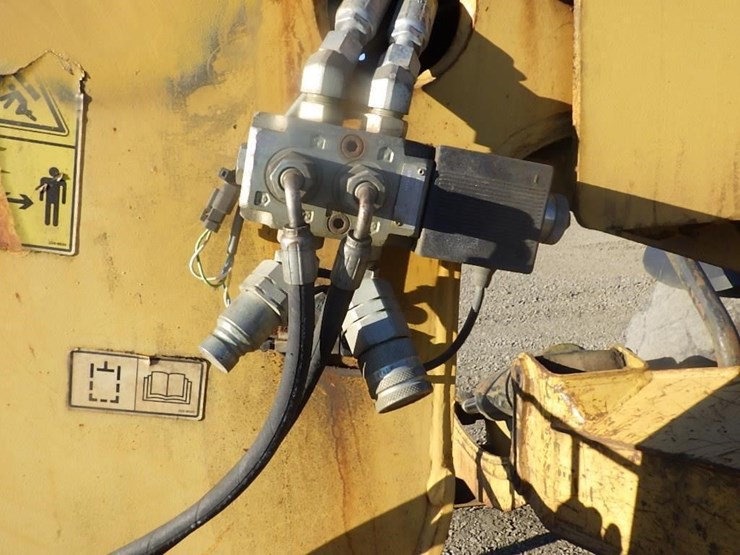 caterpillar-th560b-image-14