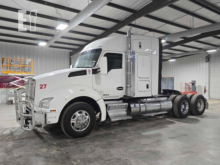 2017-kenworth-t880-image-1