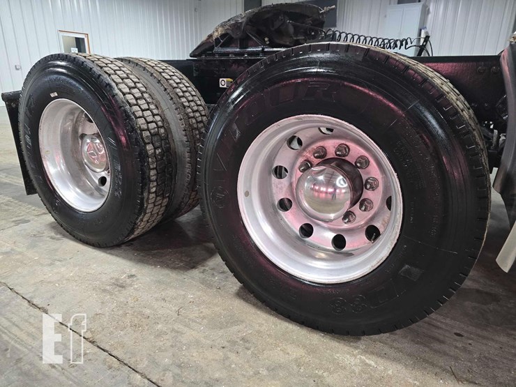 2020-kenworth-t680-image-25