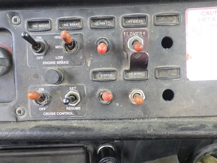 2001-peterbilt-357-image-49