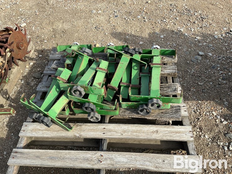 john-deere-max-emerge-planter-depth-adjust-brackets-image-4