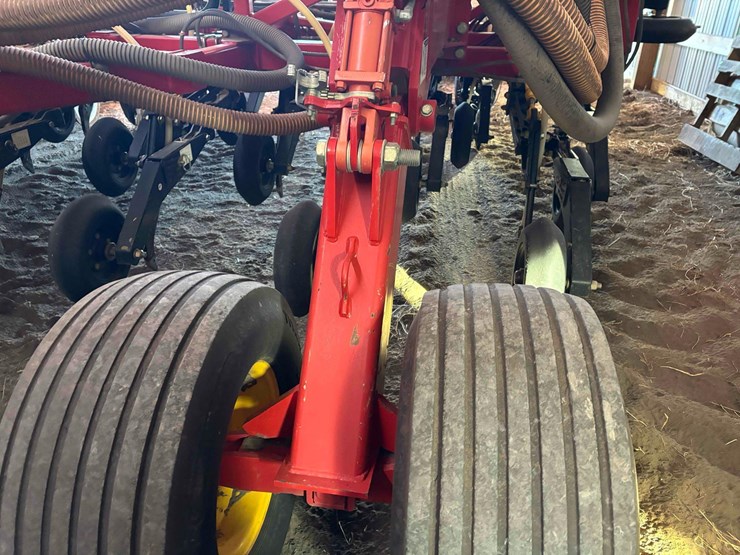2014-bourgault-7700-image-12