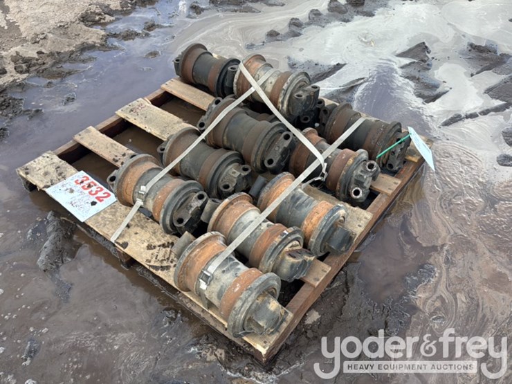 pallet-of-track-rollers-image-2