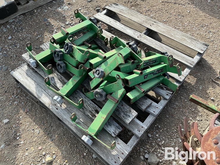 john-deere-max-emerge-planter-depth-adjust-brackets-image-1