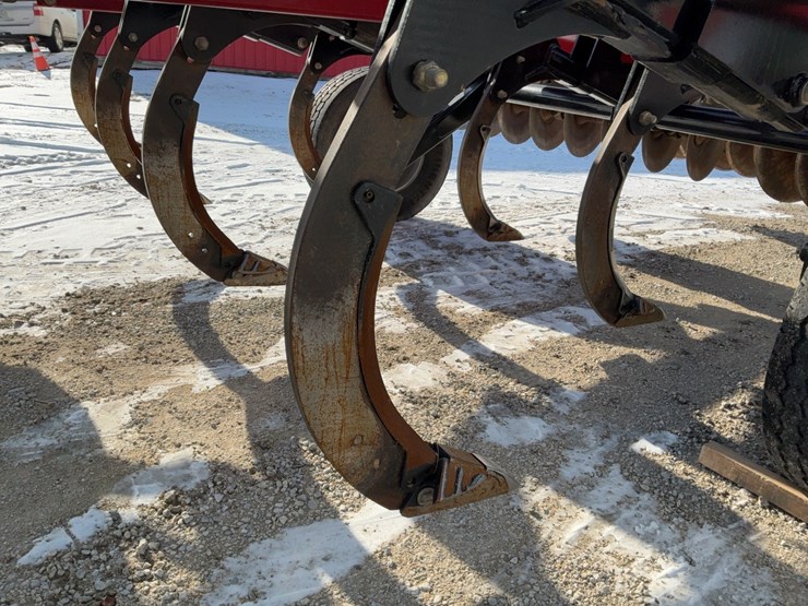 case-ih-870-ecolo-tiger-disc-ripper-image-36