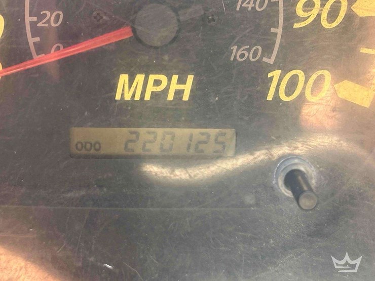 2006-isuzu-npr-image-6