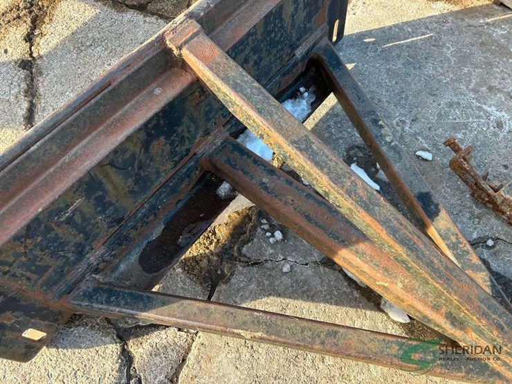 skid-steer-hitch-attachment-image-3