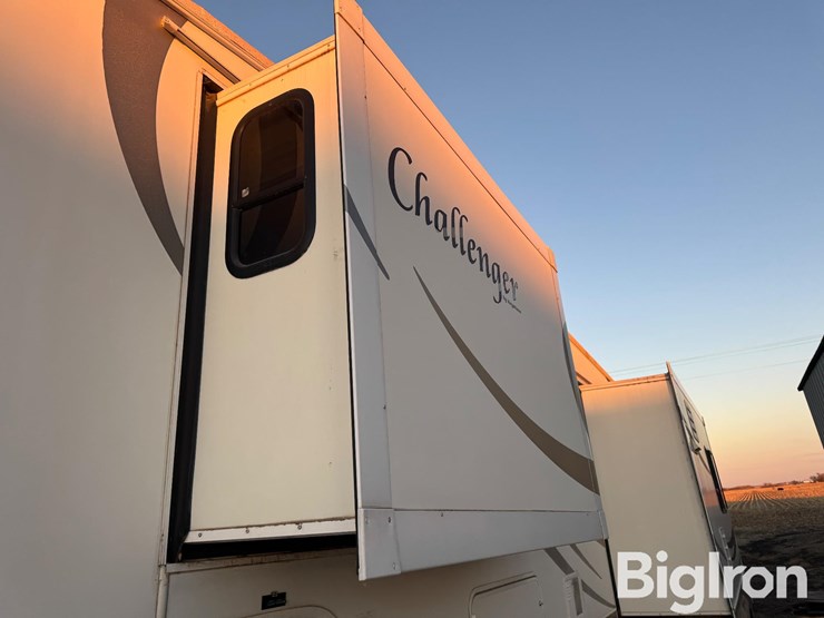 2009-keystone-challenger-32-sat-5th-wheel-camper-trailer-image-13