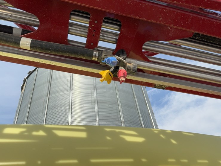 2024-hardi-commander-45-pull-type-sprayer-image-32