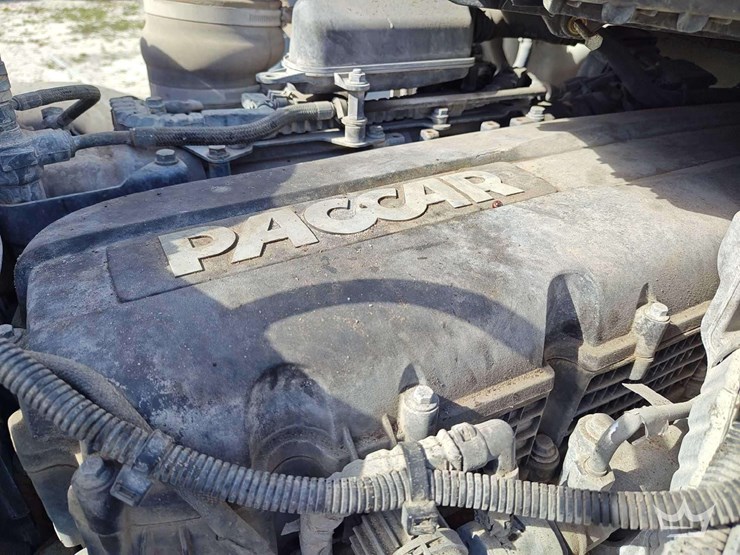 2022-peterbilt-567-t/a-wet-kit-day-cab-truck-tractor-image-13