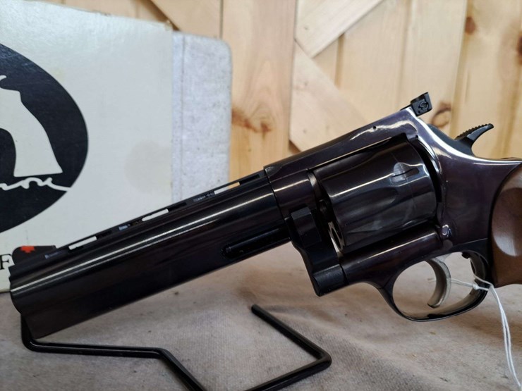 dan-wesson-model-44-vh-.44-magnum-da-revolver-image-6