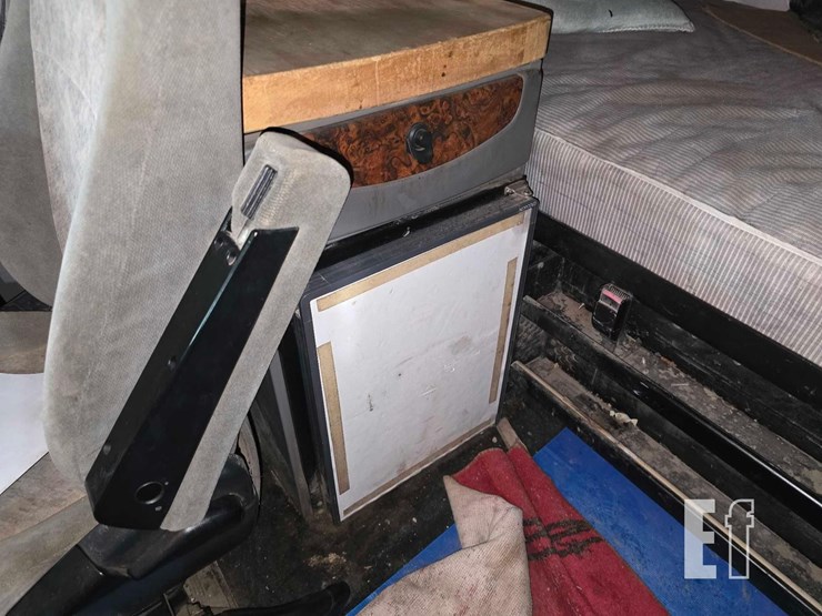 2016-kenworth-t2000-image-19