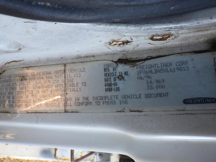 1997-freightliner-fl70-image-38