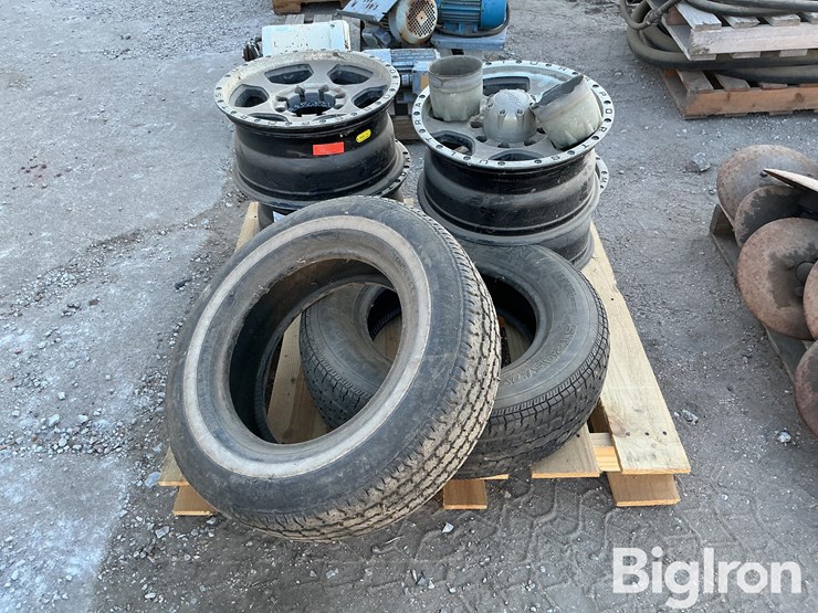 ultra-motorsports-17x9-aluminum-8-bolt-rims-image-2