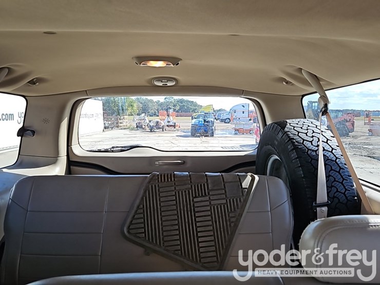 2004-ford-excursion-limited-image-18